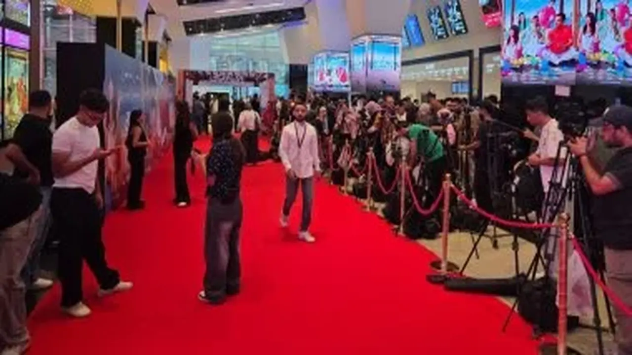 فيلم الجواهرجي يتعرض لإلغاء العرض الخاص بعد وفاة شقيق محمد هنيدي